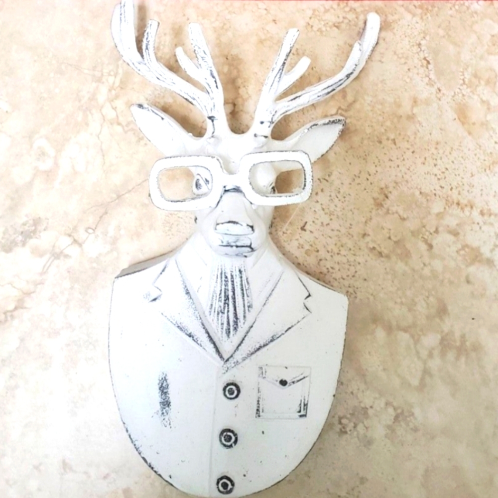 Reindeer with glasses
